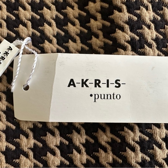 Akris Punto size 8, classic houndstooth, black/tan knit skirt. - Picture 3 of 9